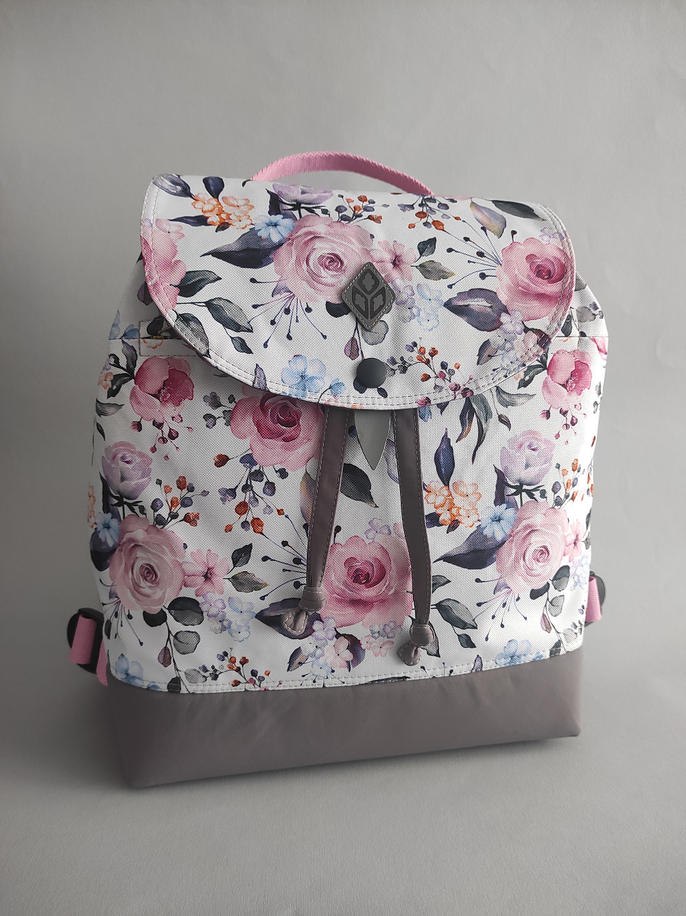 nyari_rozsa_drawstring_hat_a